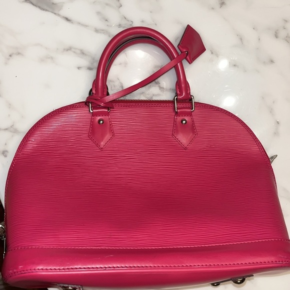 EXCLUSIVE: Louis Vuitton Alma PM Hot Pink Epi Leather Bag! - Picture 7 of 7